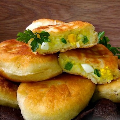 888 Пирожки жаренные с луком и яйцом